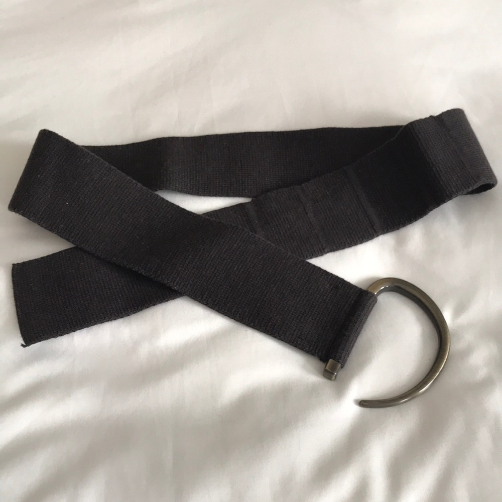 NIB brown stretch belt with large metal closure